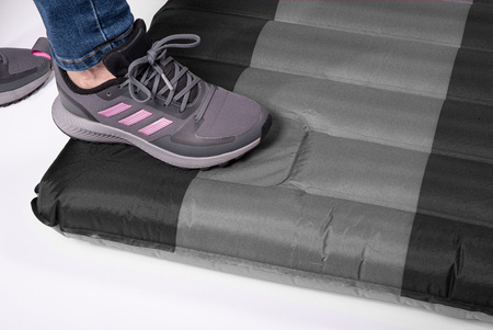 Materac trekkingowy z wbudowaną pompką 185x62x10 cm Bestif 